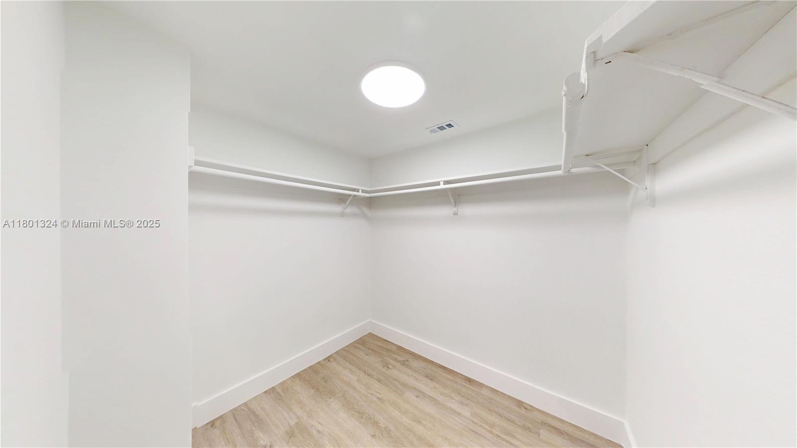 3660 NE 166th St # 709