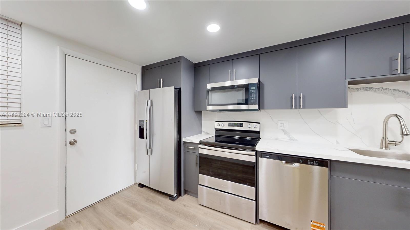 3660 NE 166th St # 709