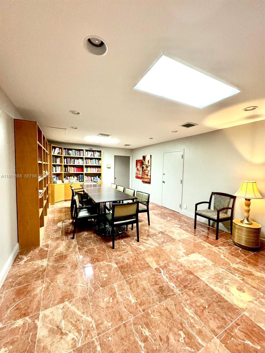 3610 Yacht Club Dr # 810