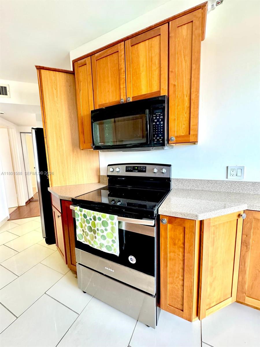 3610 Yacht Club Dr # 810