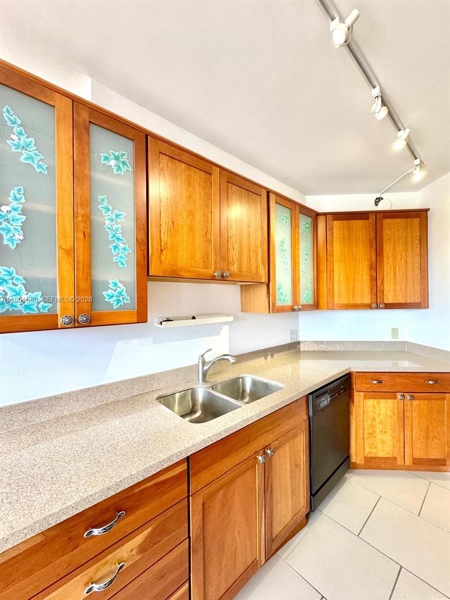 3610 Yacht Club Dr # 810