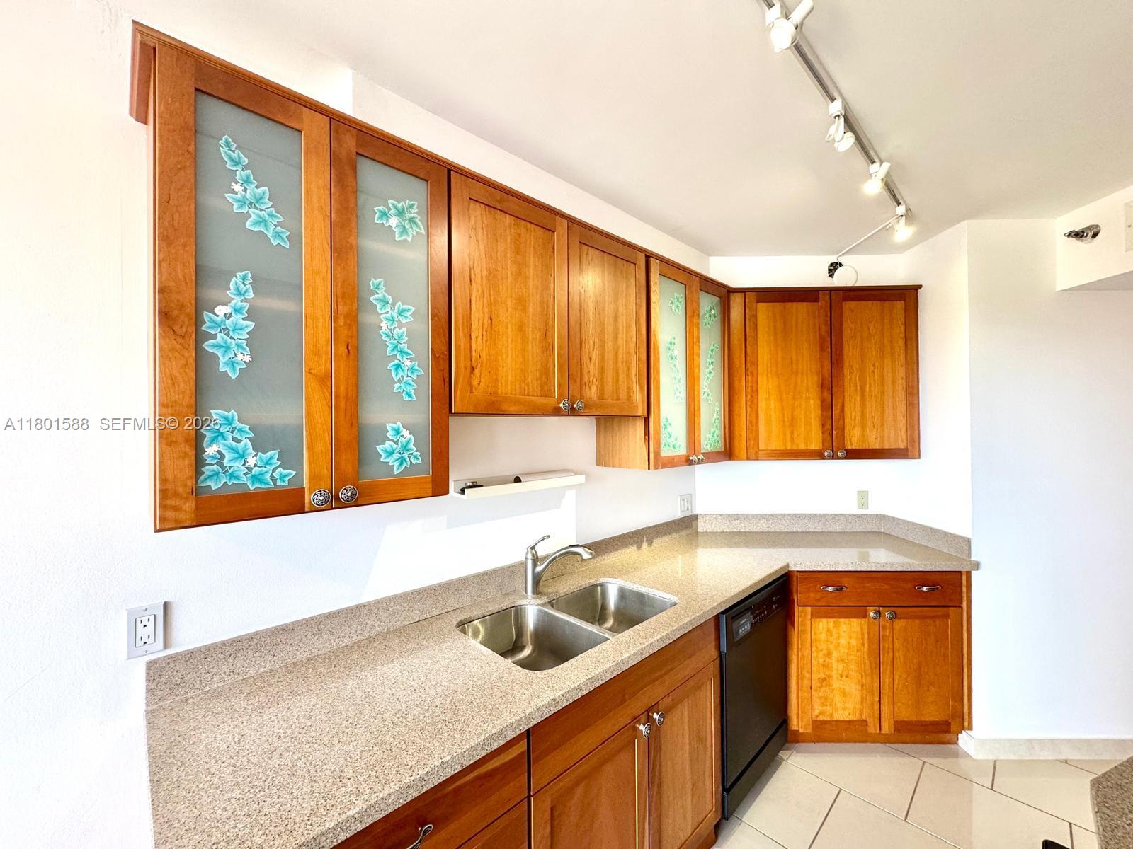 3610 Yacht Club Dr # 810