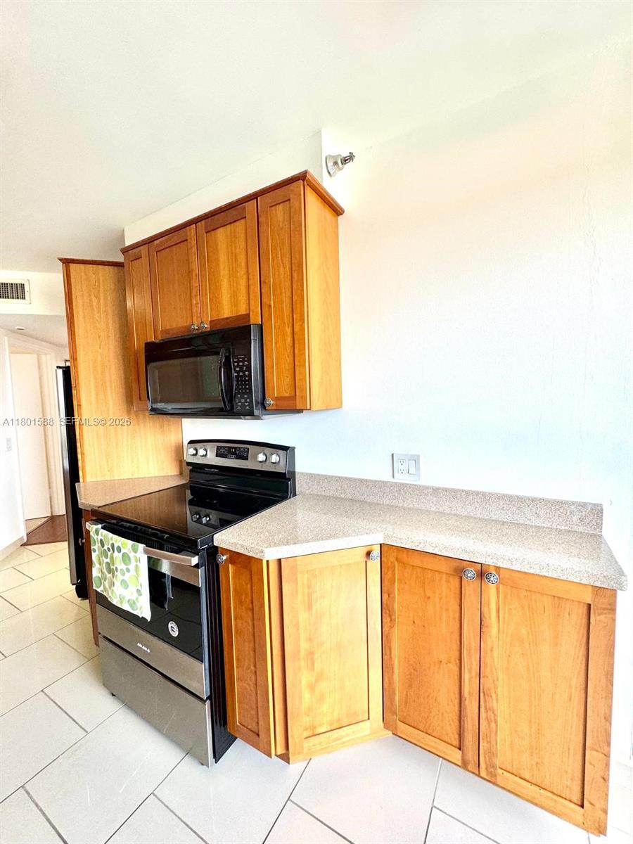 3610 Yacht Club Dr # 810
