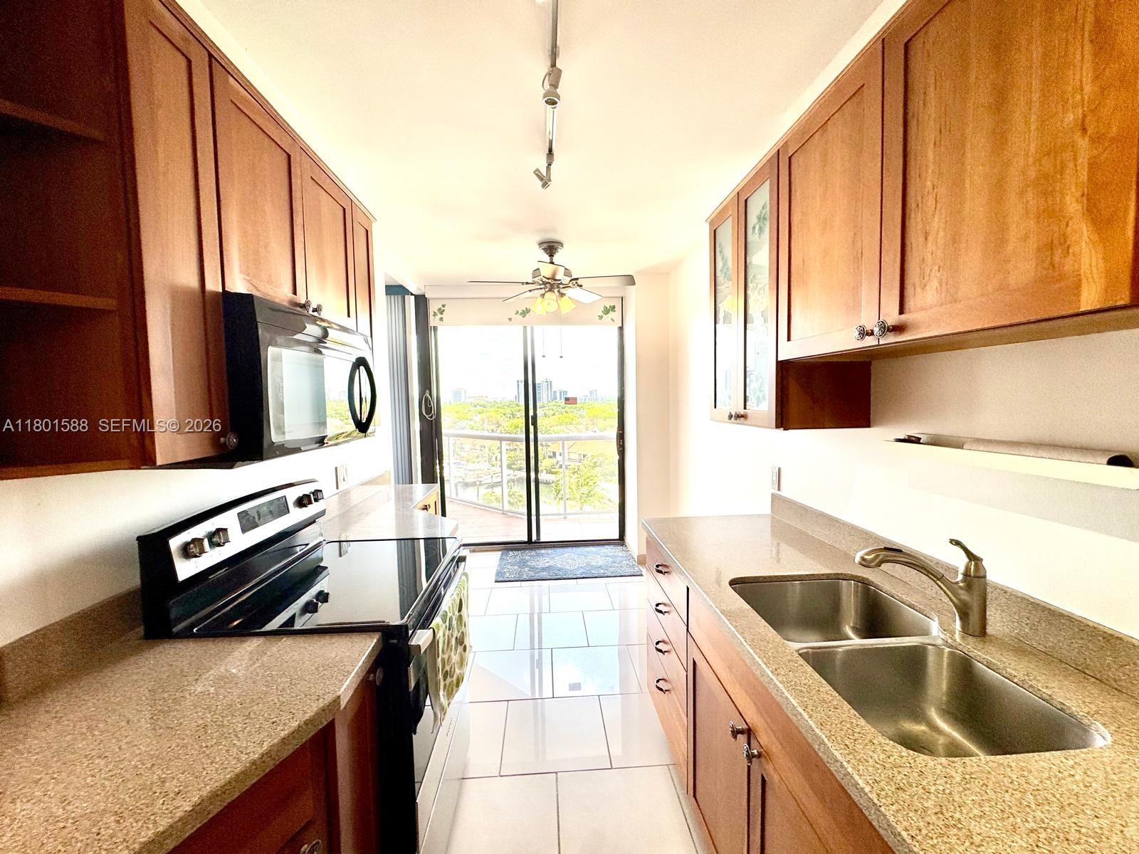 3610 Yacht Club Dr # 810