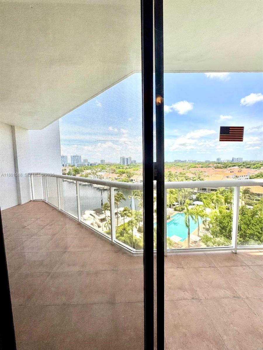 3610 Yacht Club Dr # 810