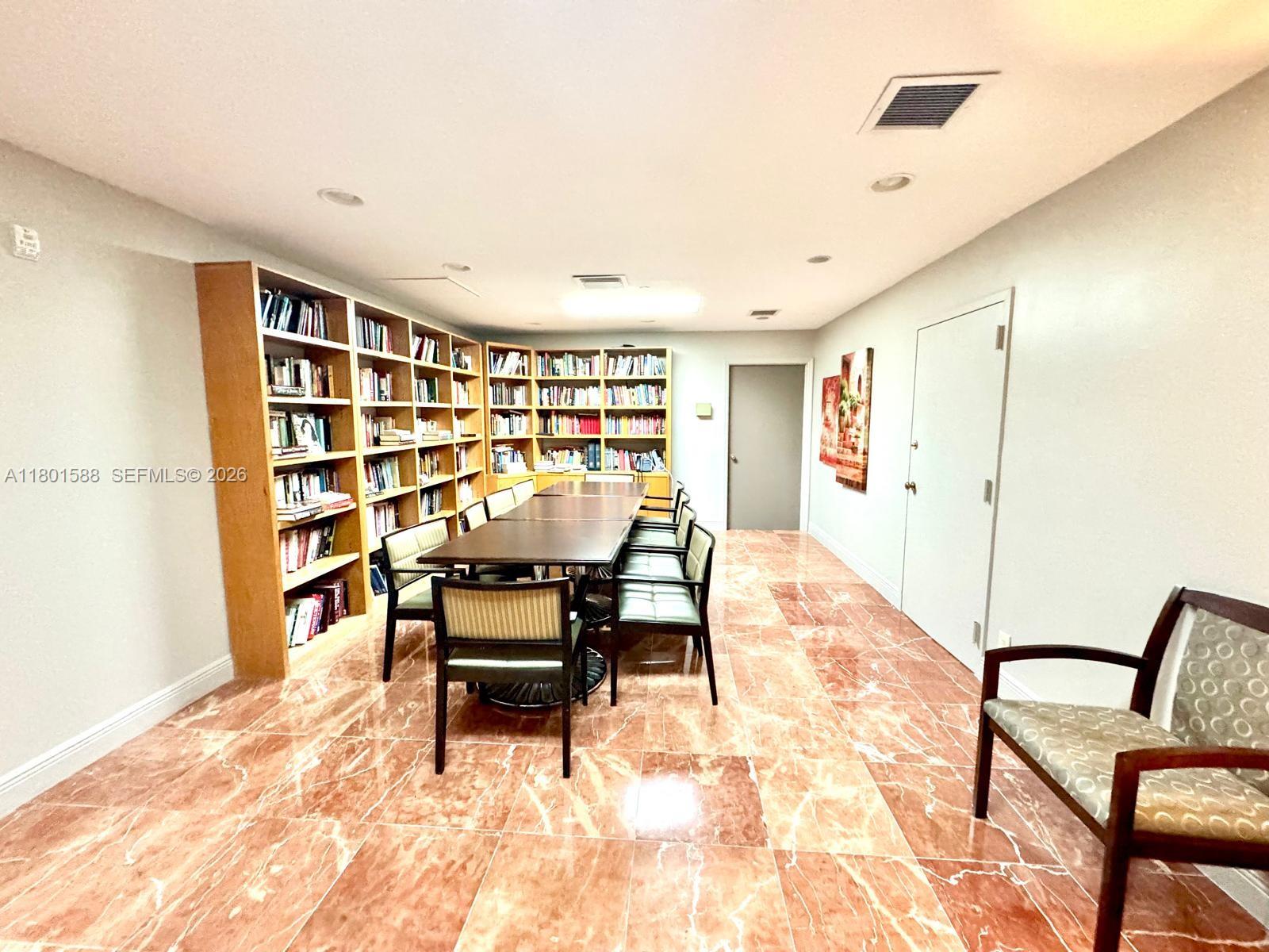 3610 Yacht Club Dr # 810