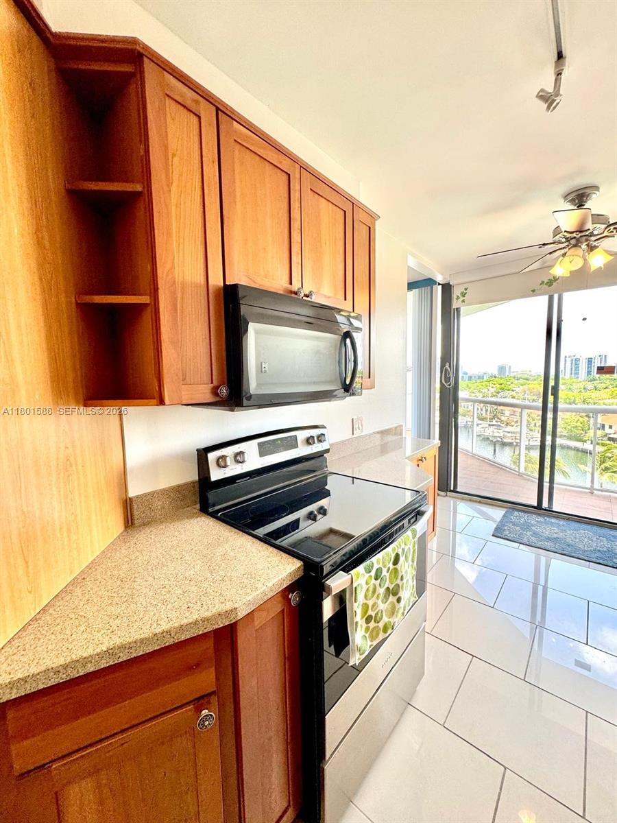 3610 Yacht Club Dr # 810