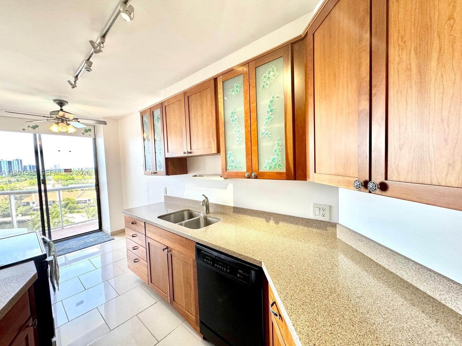 3610 Yacht Club Dr # 810