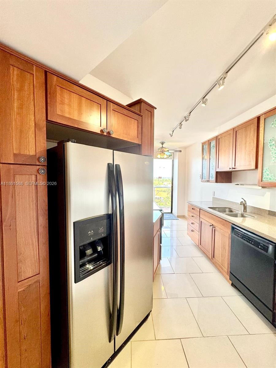 3610 Yacht Club Dr # 810