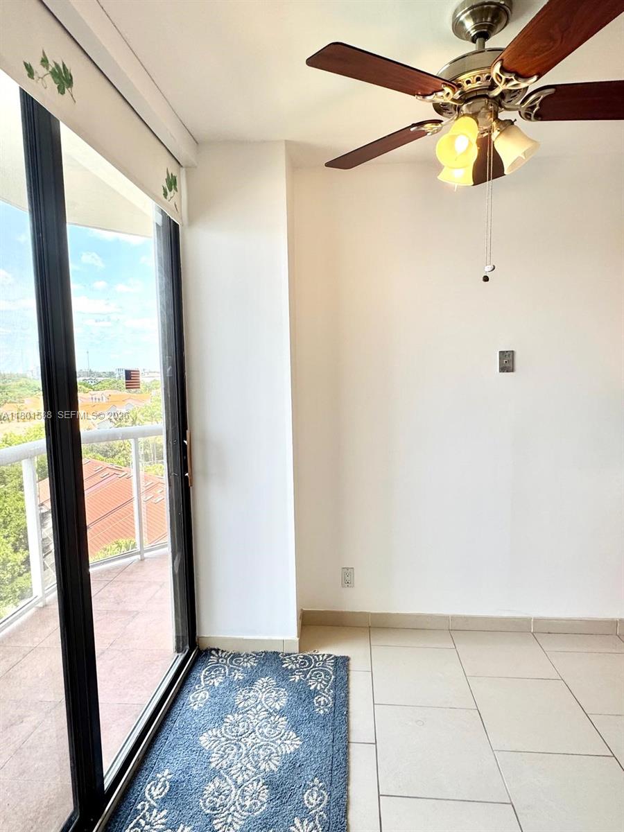 3610 Yacht Club Dr # 810