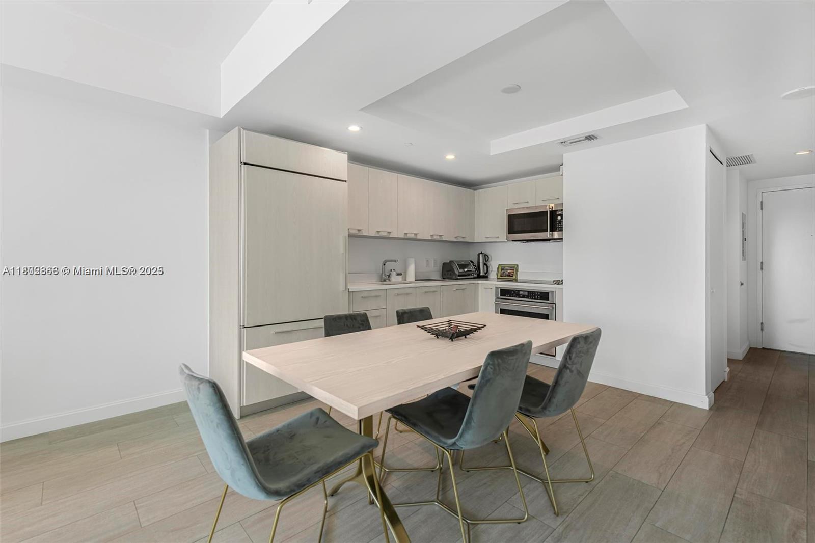 45 SW 9th St # 2605