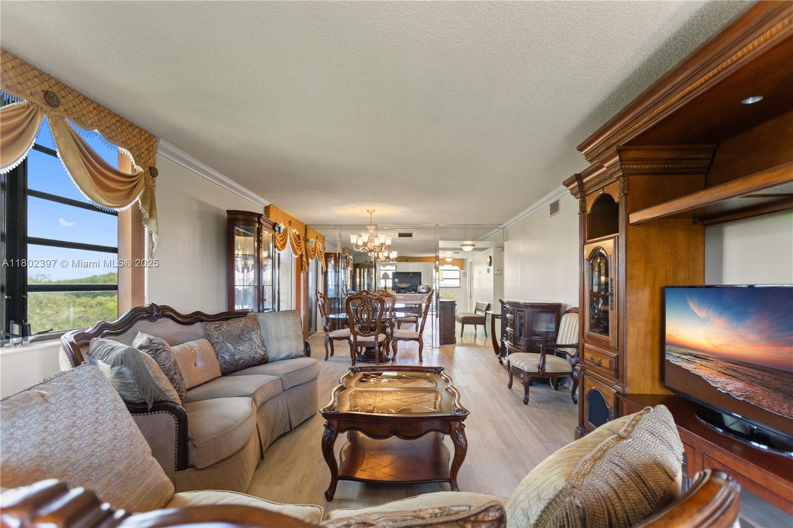 900 Colony Point Cir # 523