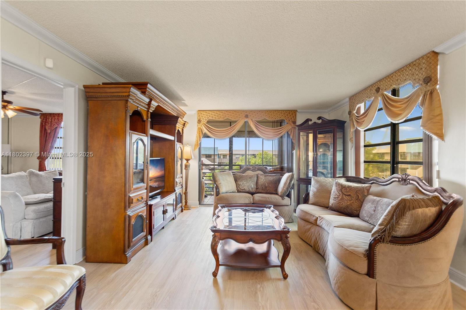900 Colony Point Cir # 523