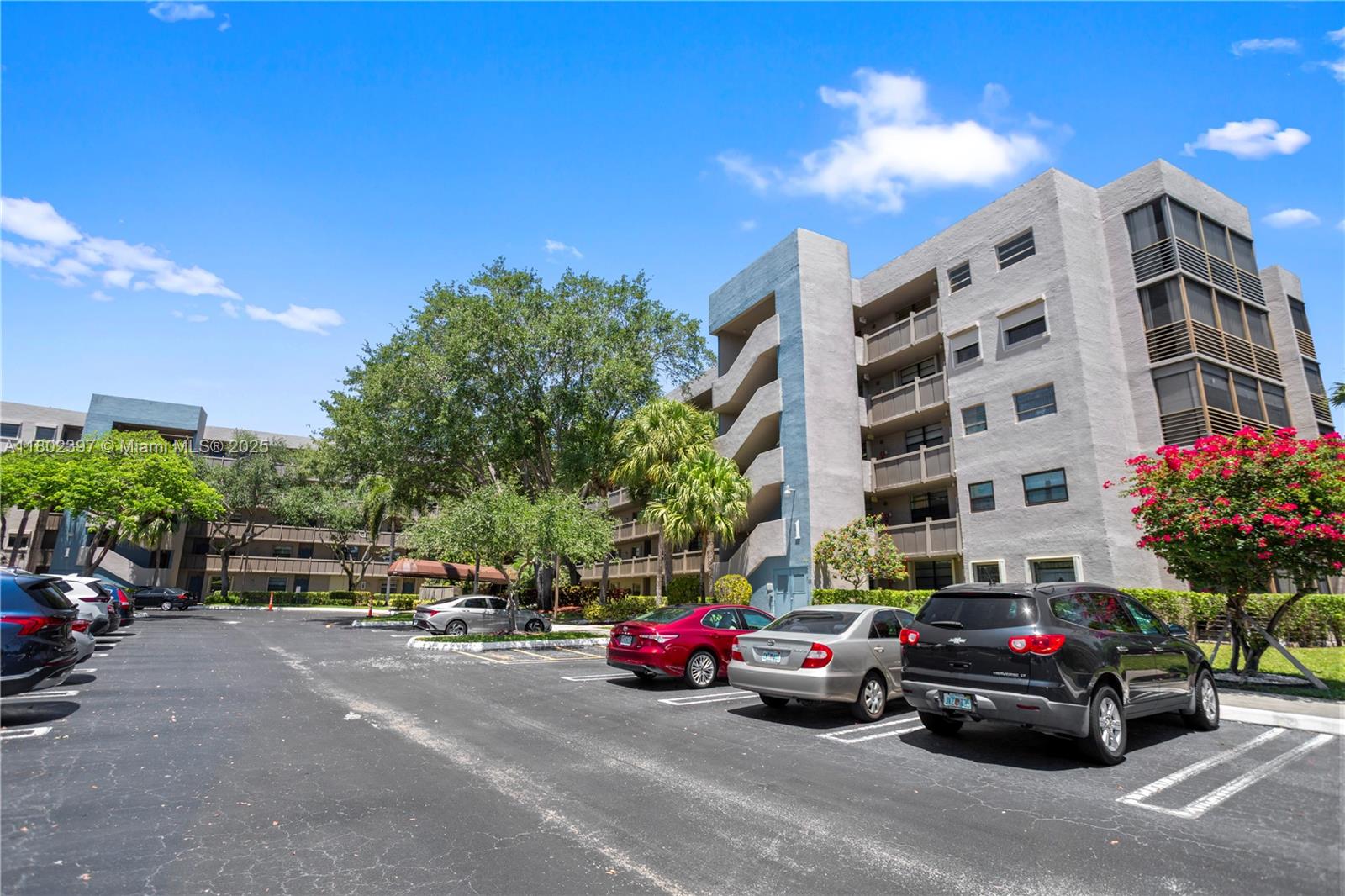 900 Colony Point Cir # 523