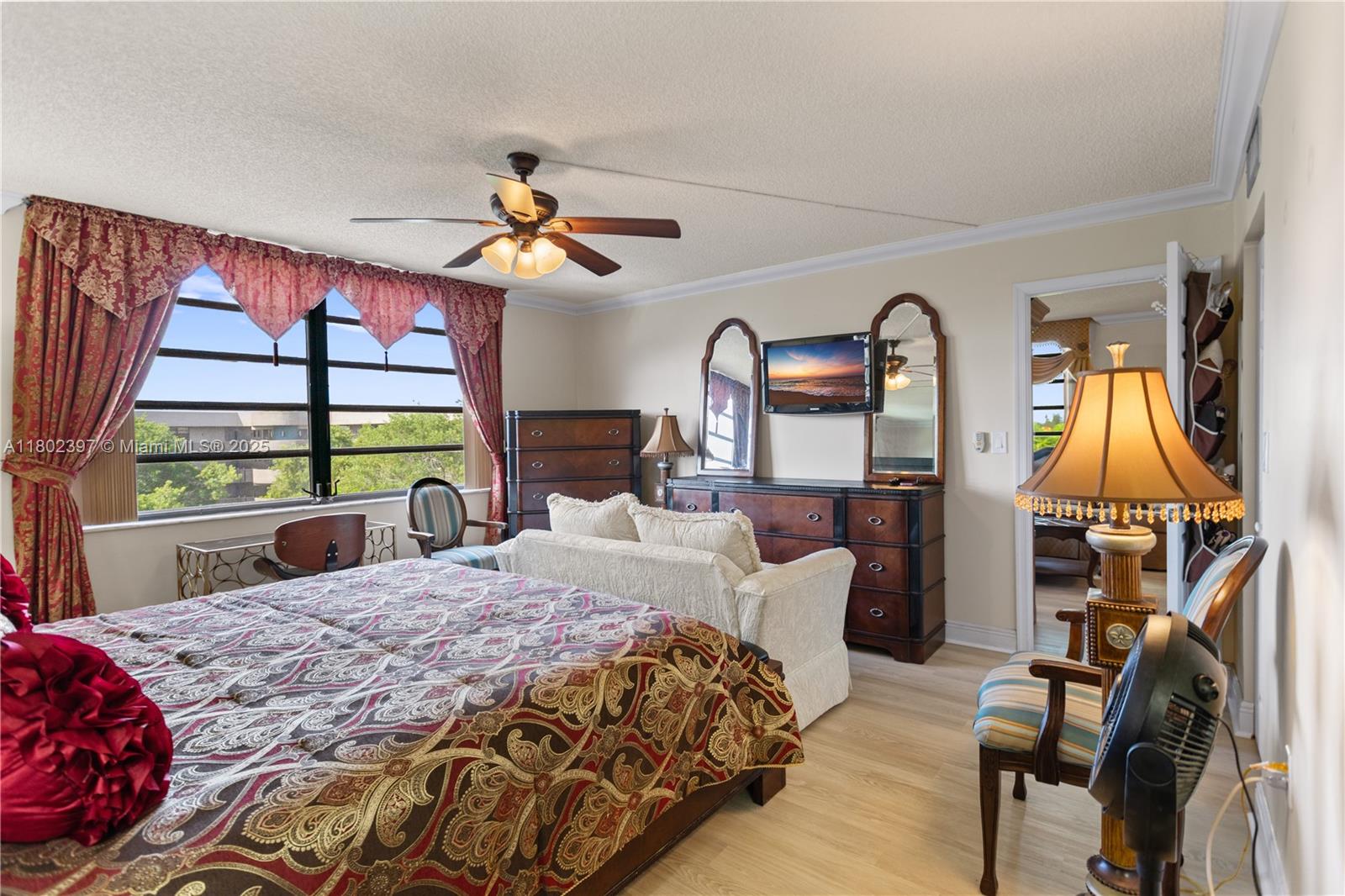 900 Colony Point Cir # 523