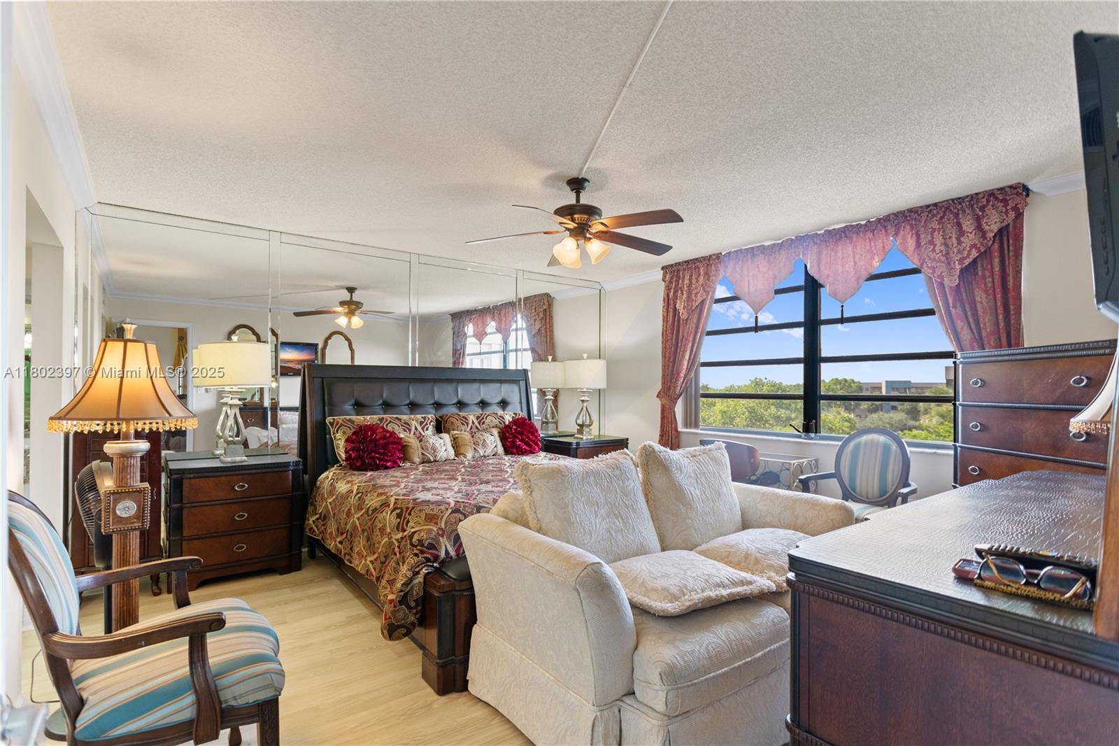 900 Colony Point Cir # 523