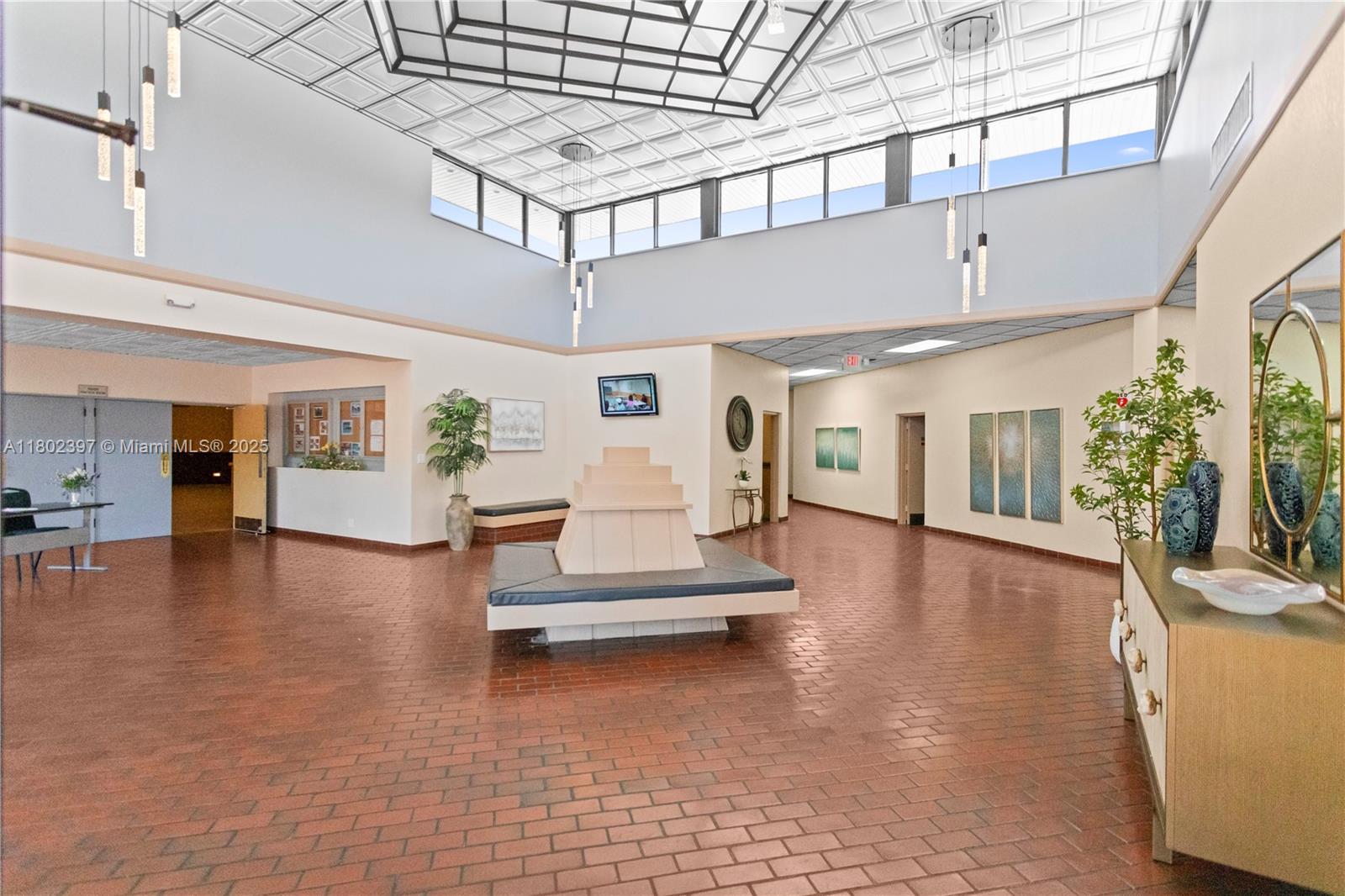 900 Colony Point Cir # 523