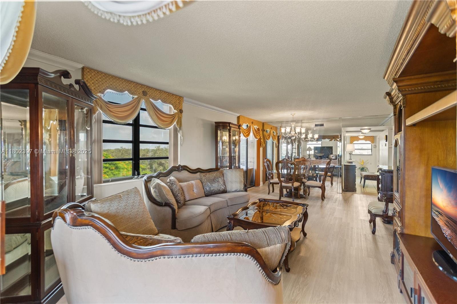 900 Colony Point Cir # 523