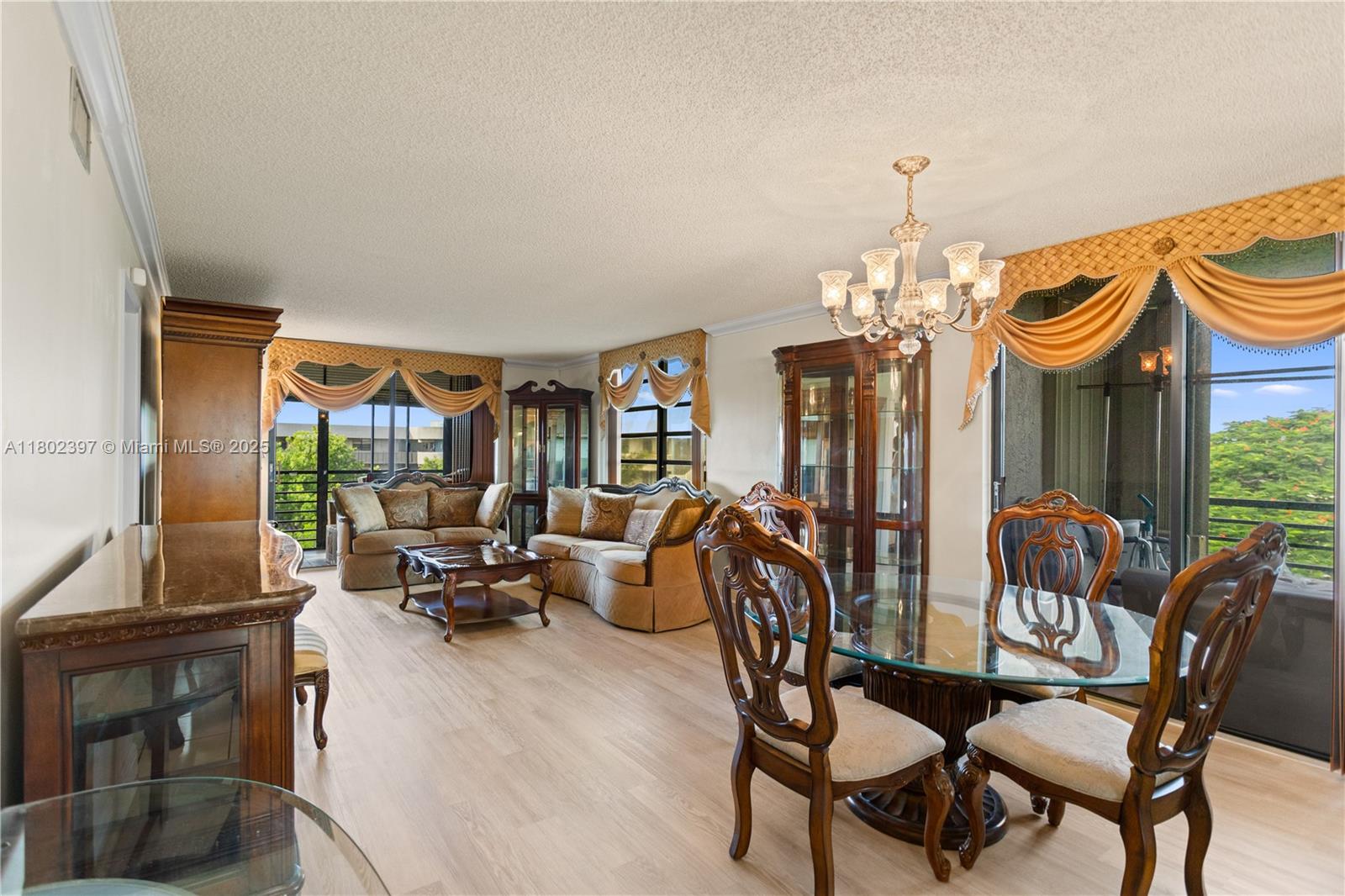 900 Colony Point Cir # 523