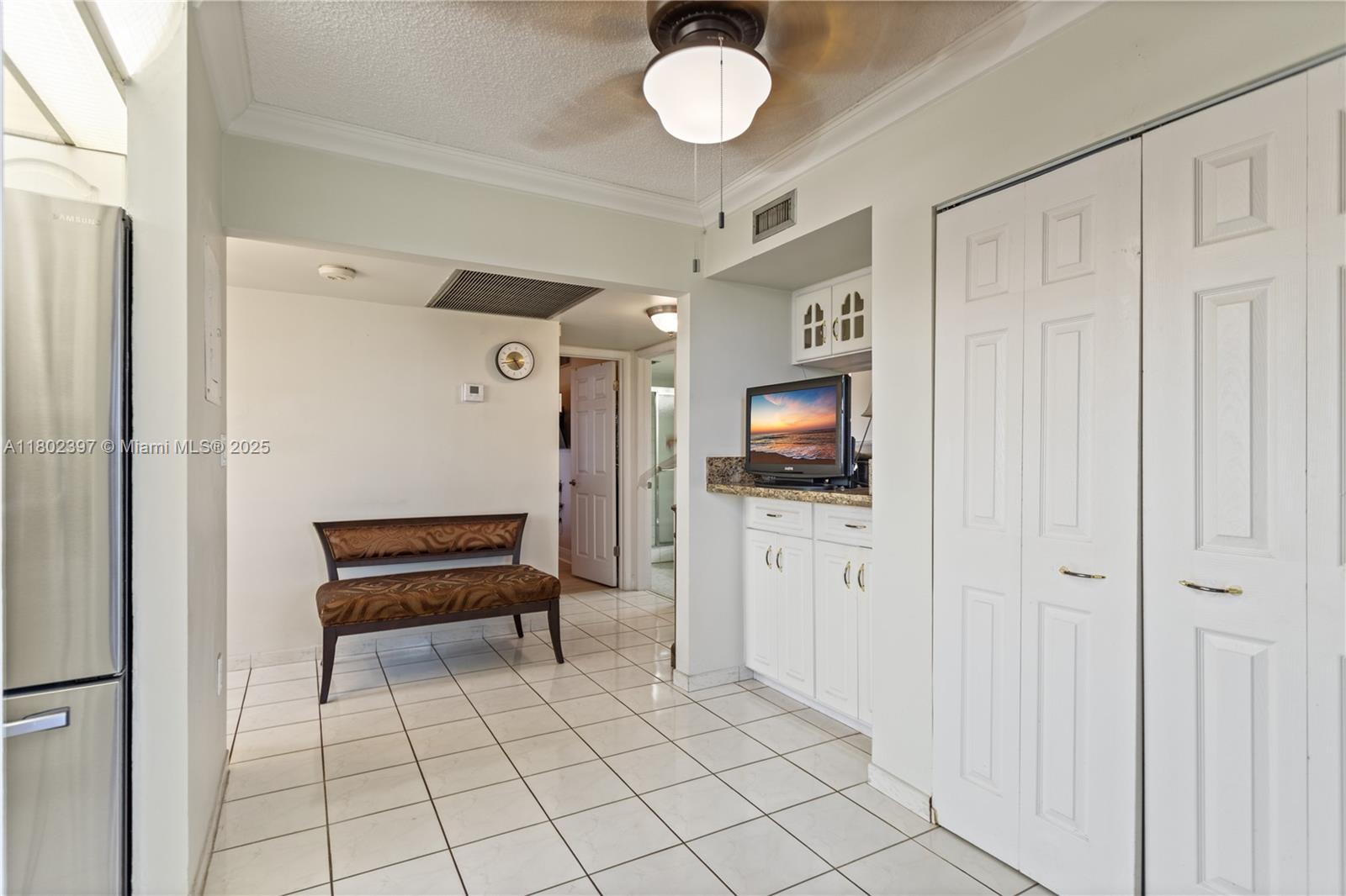 900 Colony Point Cir # 523