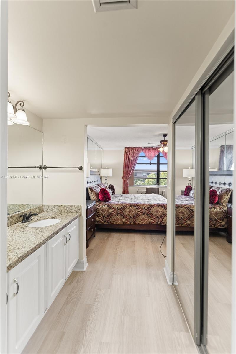 900 Colony Point Cir # 523
