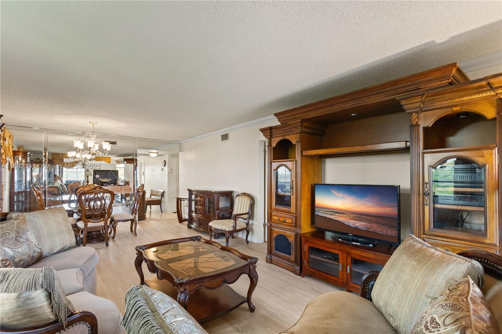 900 Colony Point Cir # 523