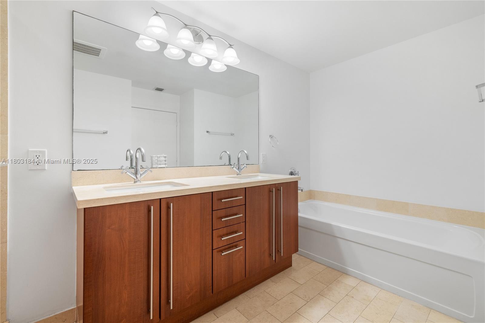 1111 SW 1st Ave Unit: 3323-N