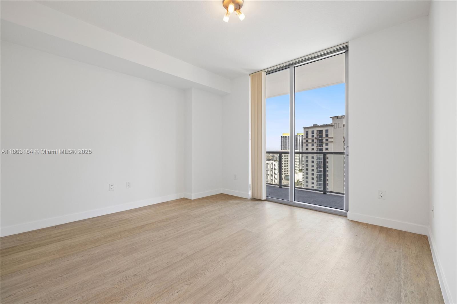 1111 SW 1st Ave Unit: 3323-N