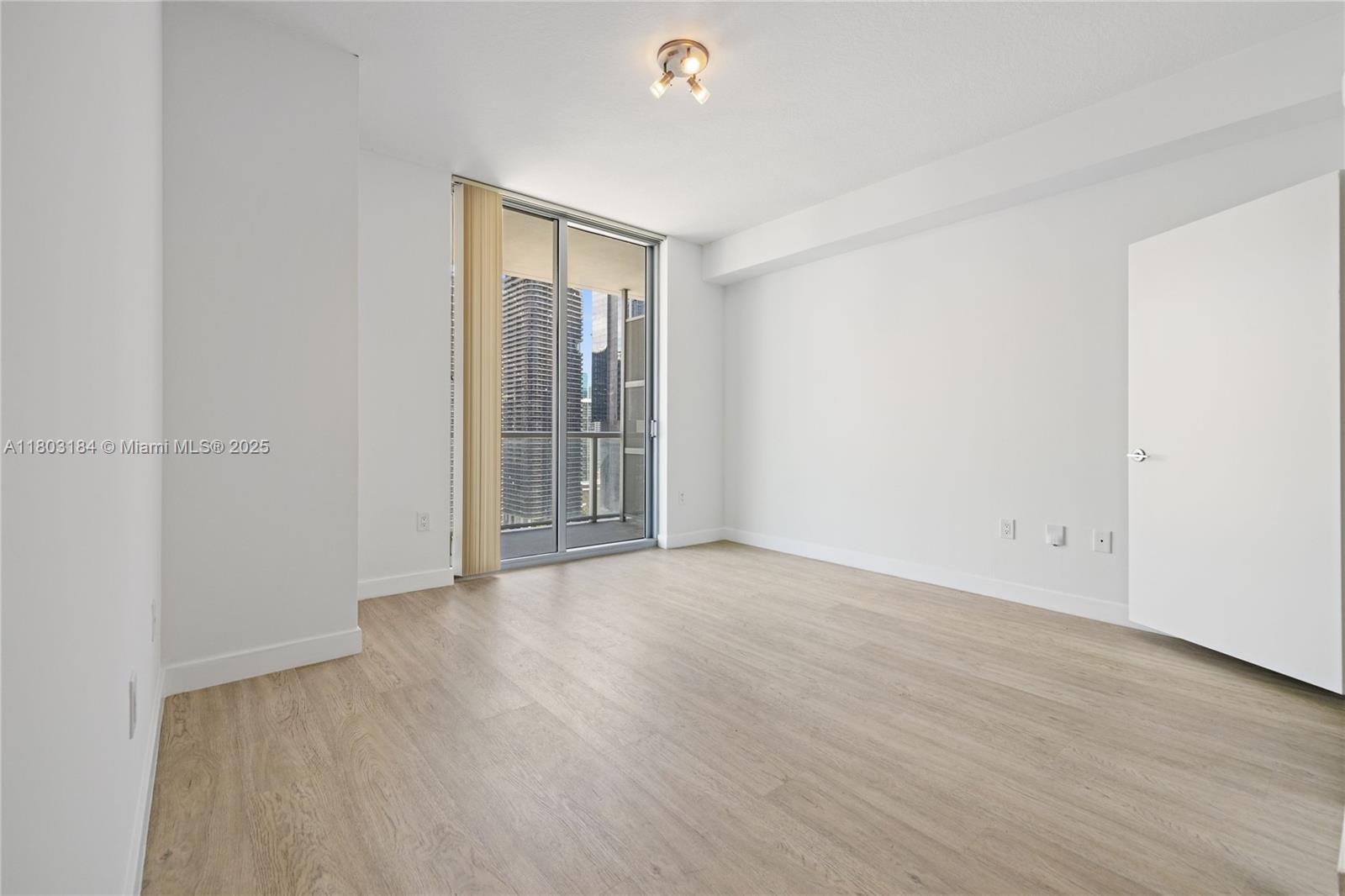 1111 SW 1st Ave Unit: 3323-N
