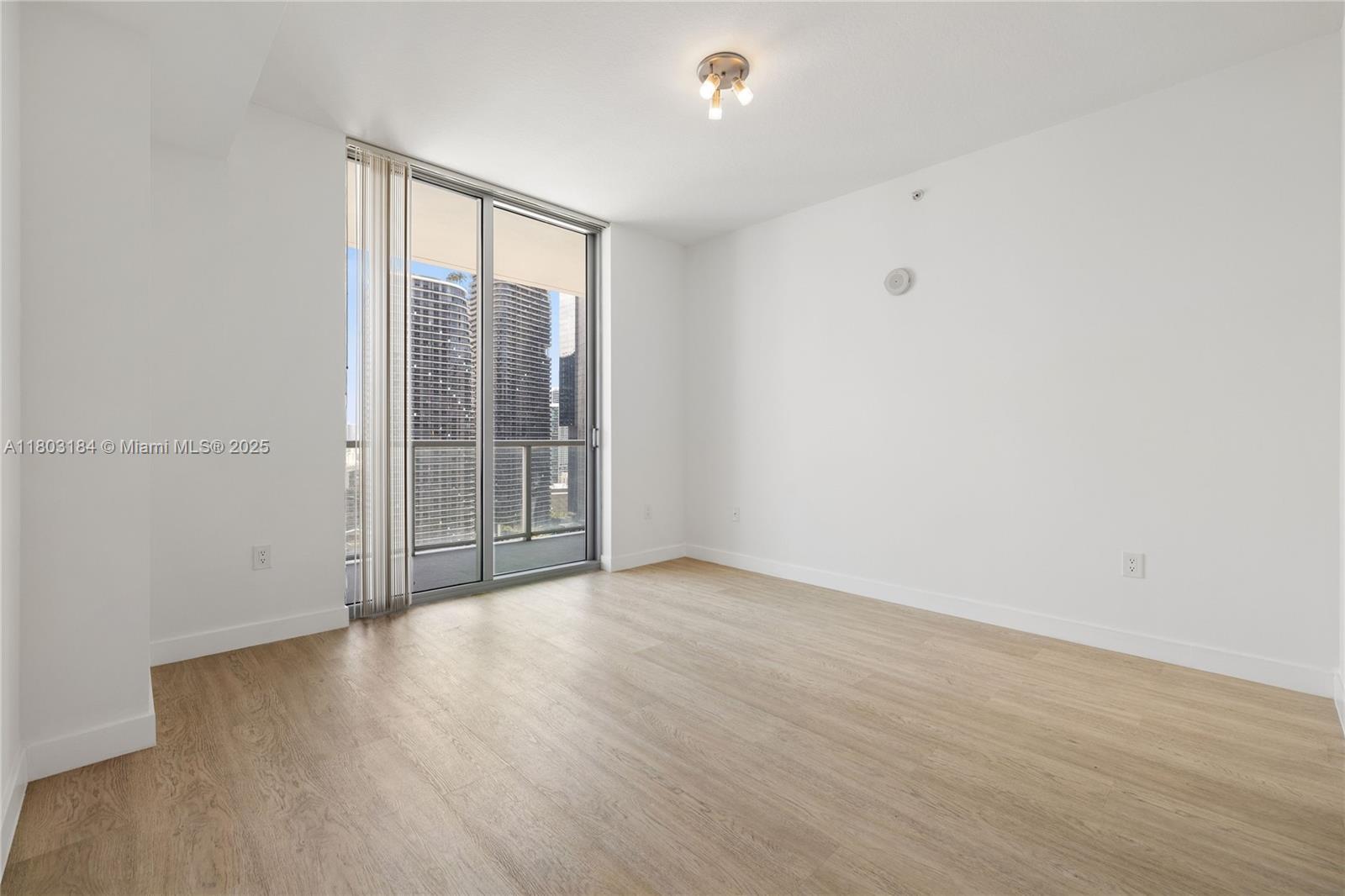 1111 SW 1st Ave Unit: 3323-N