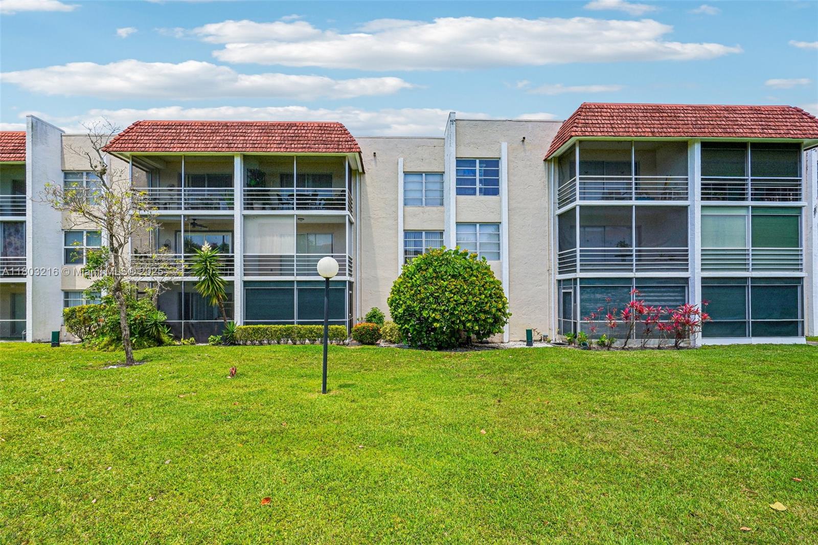 3774 Inverrary Blvd # 203P