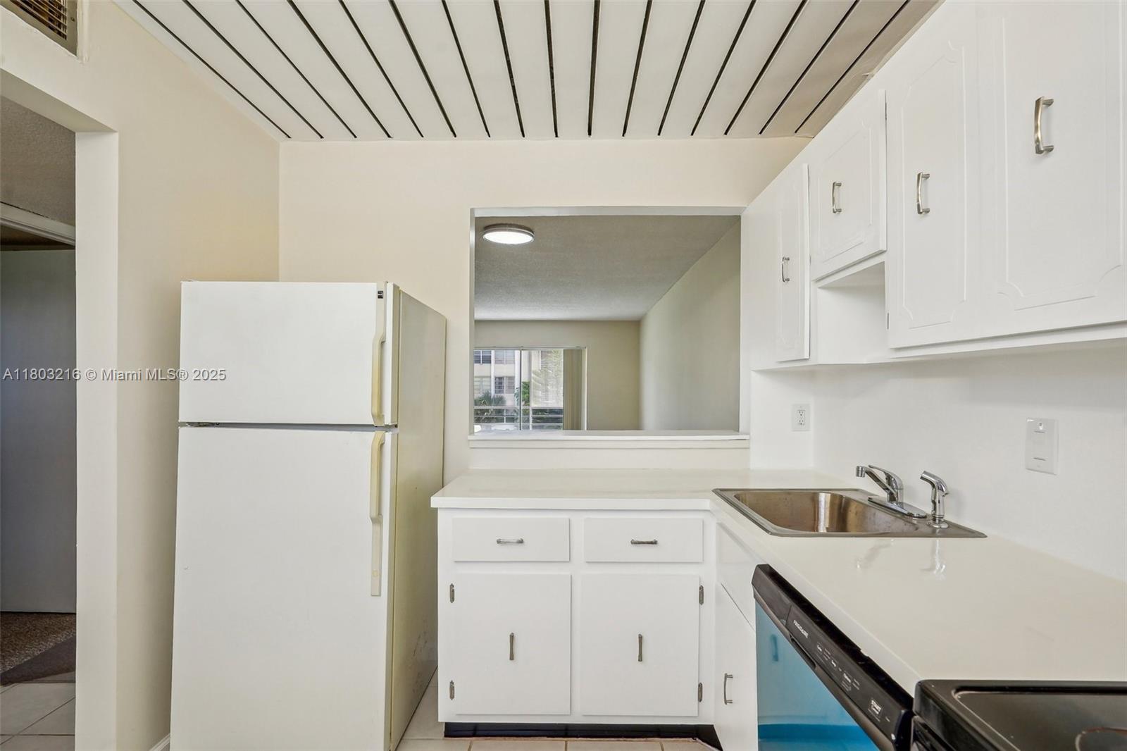 3774 Inverrary Blvd # 203P