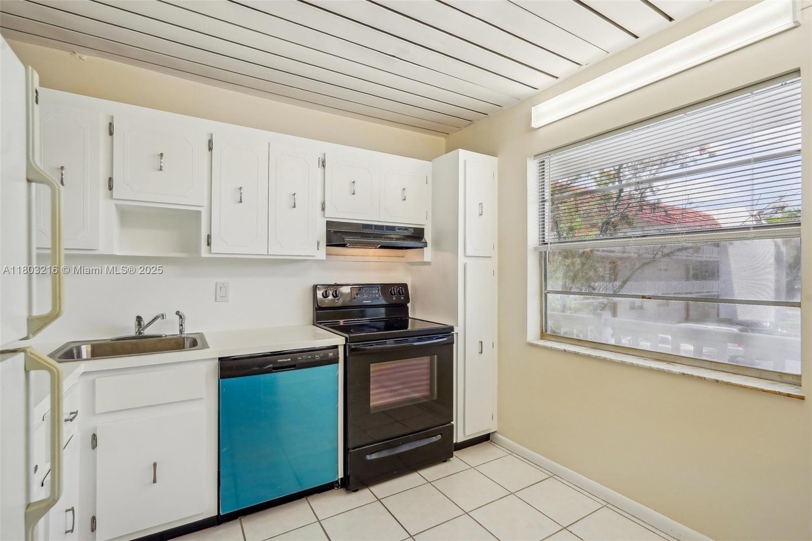 3774 Inverrary Blvd # 203P