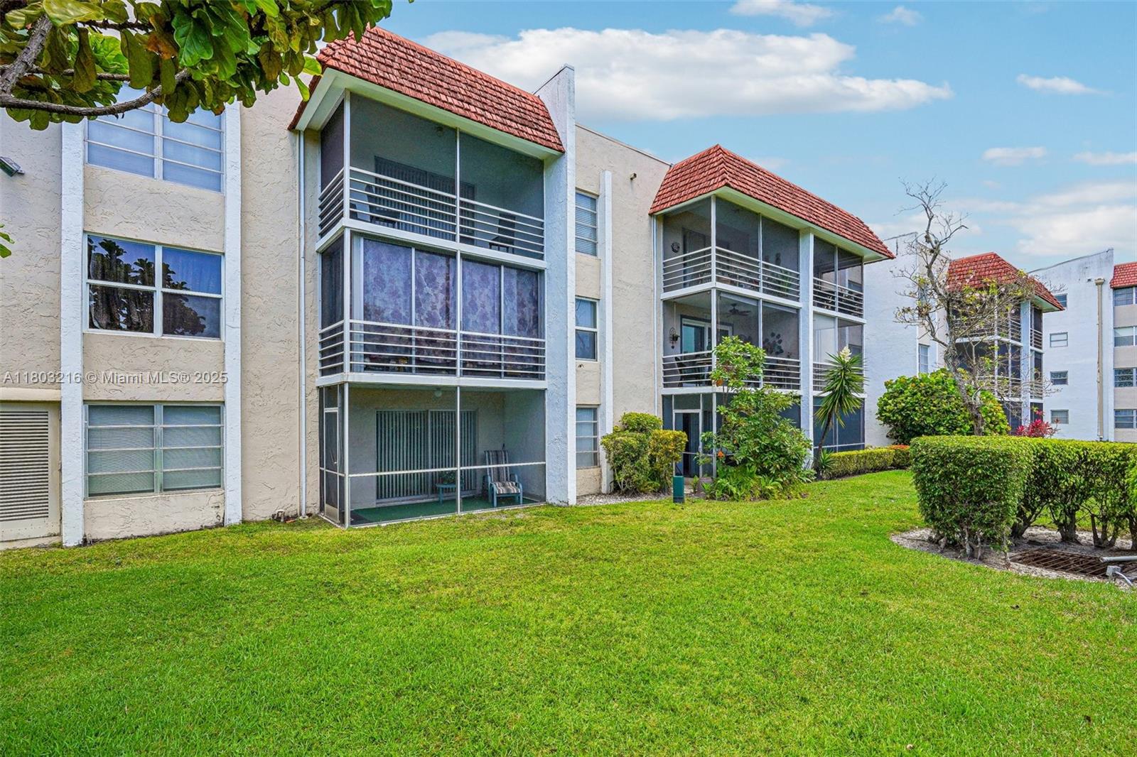 3774 Inverrary Blvd # 203P