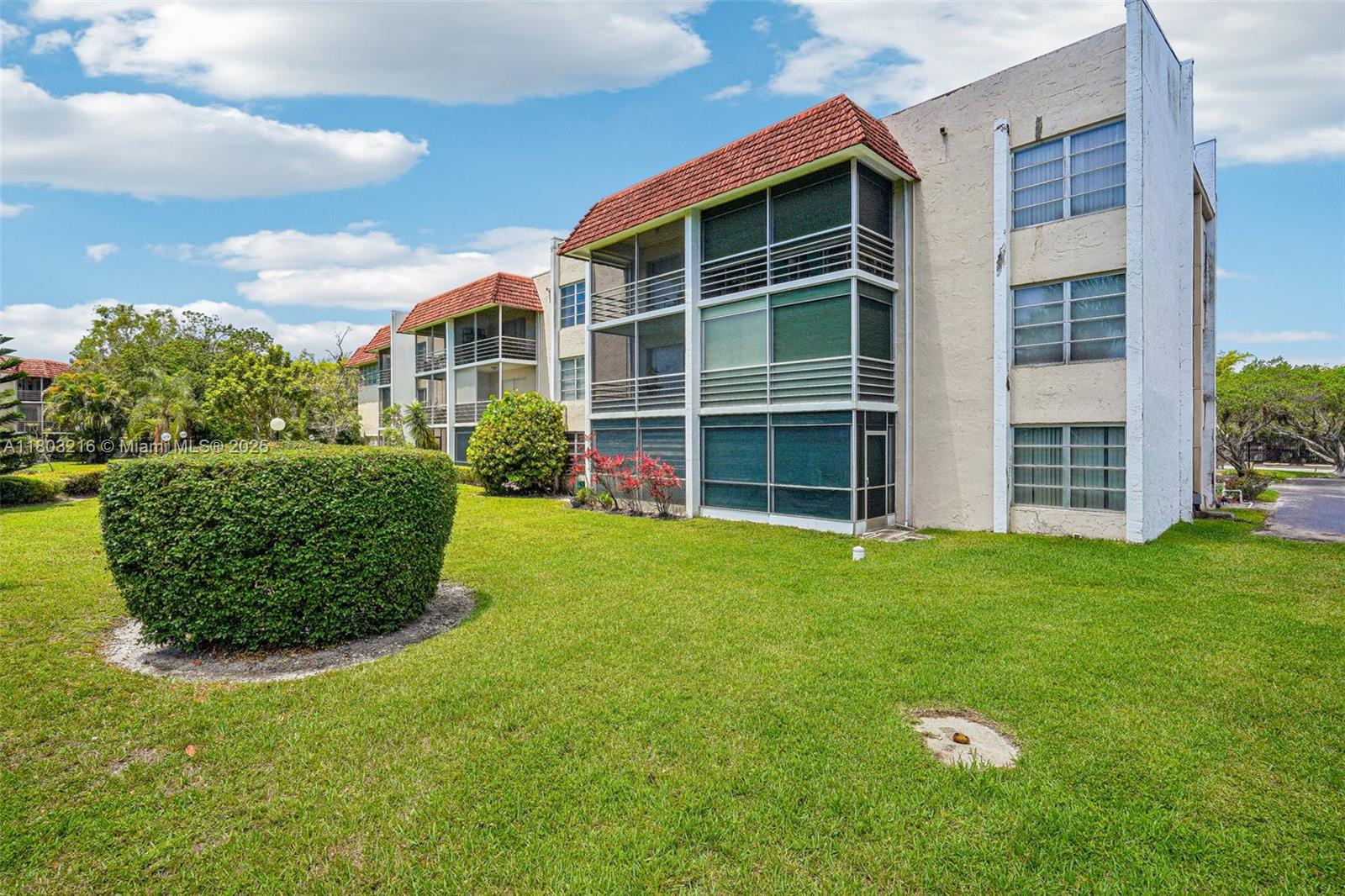 3774 Inverrary Blvd # 203P