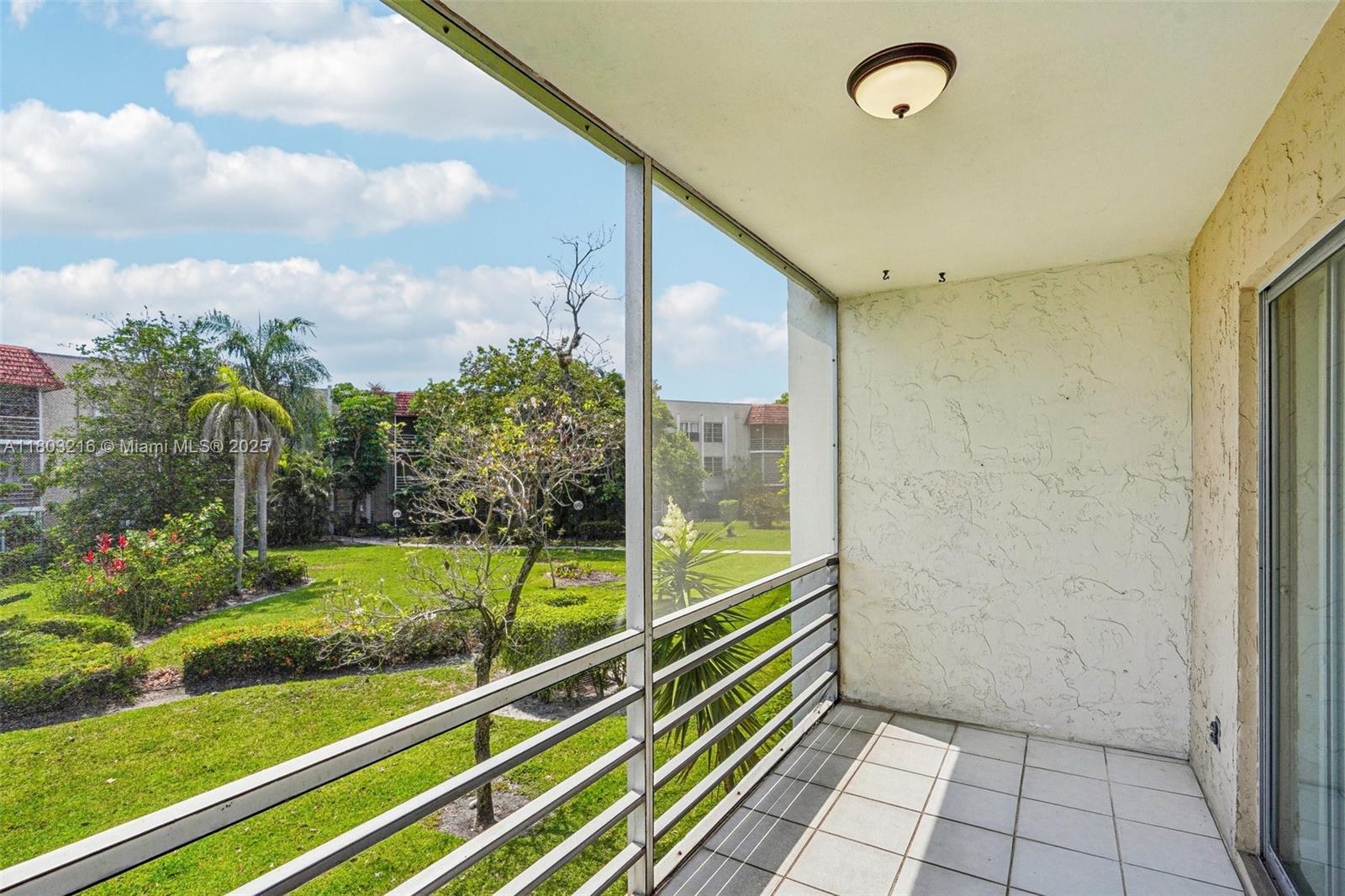3774 Inverrary Blvd # 203P
