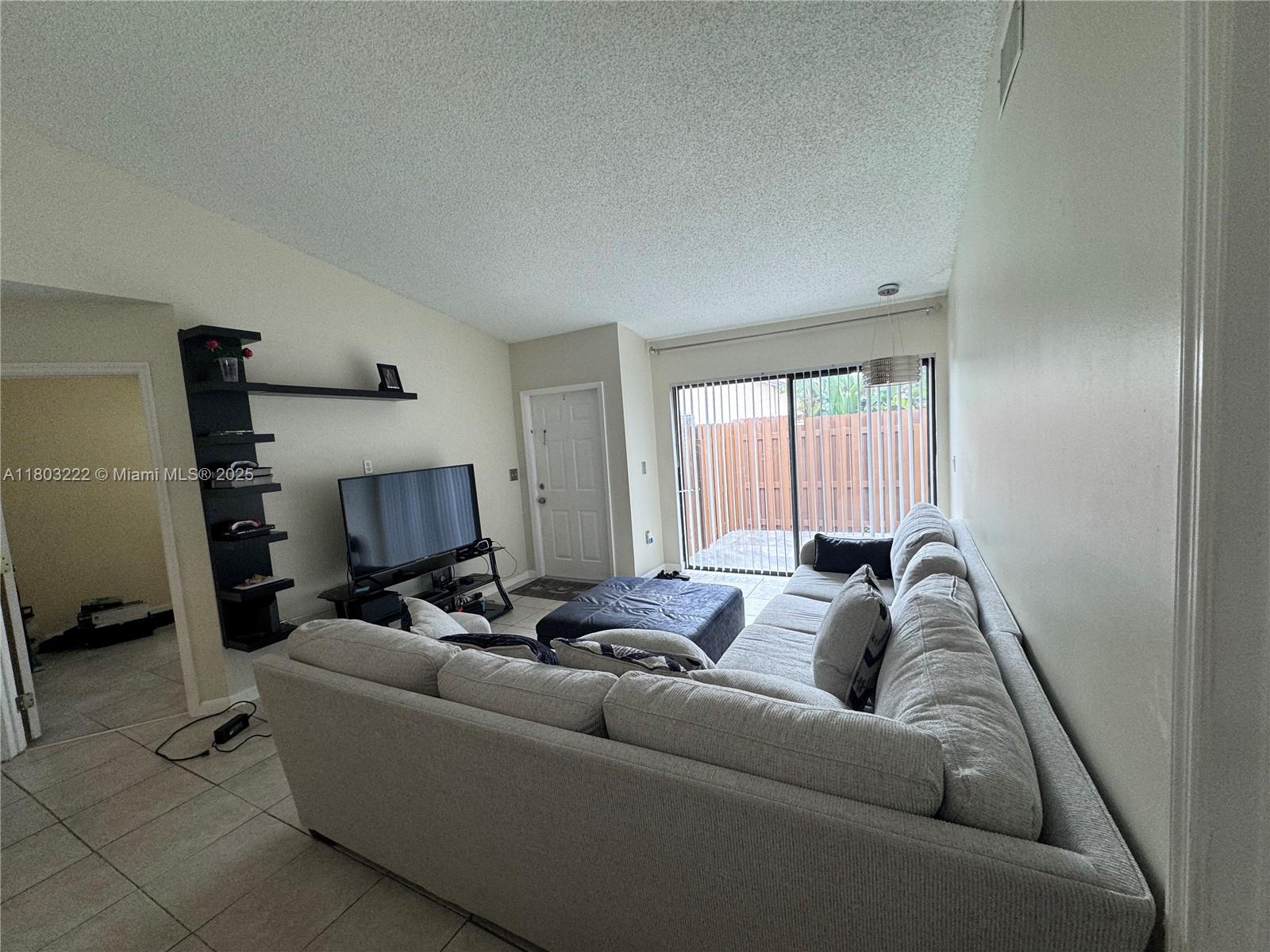 2734 N Nob Hill Rd