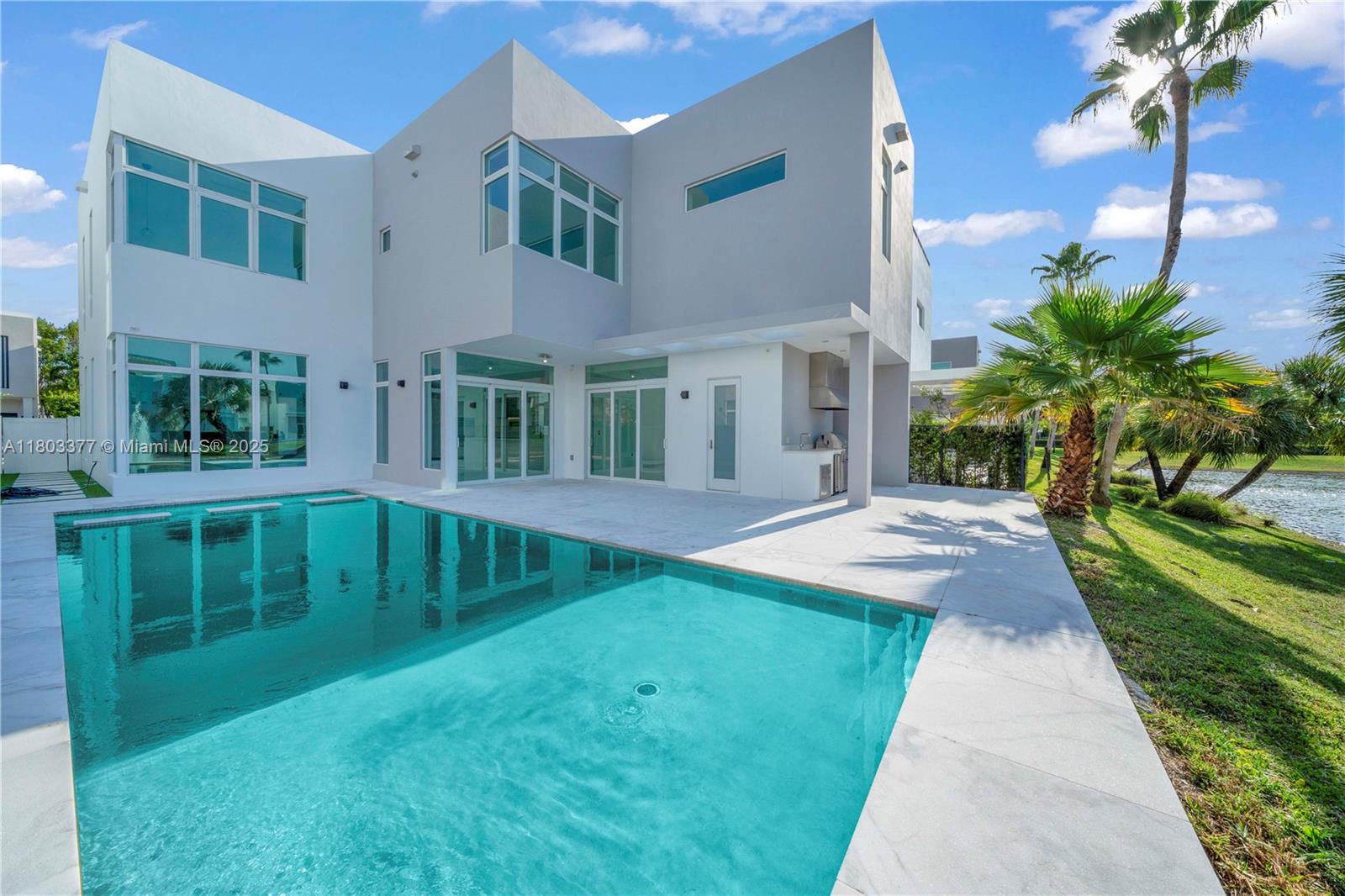 10553 NW 67th Ter