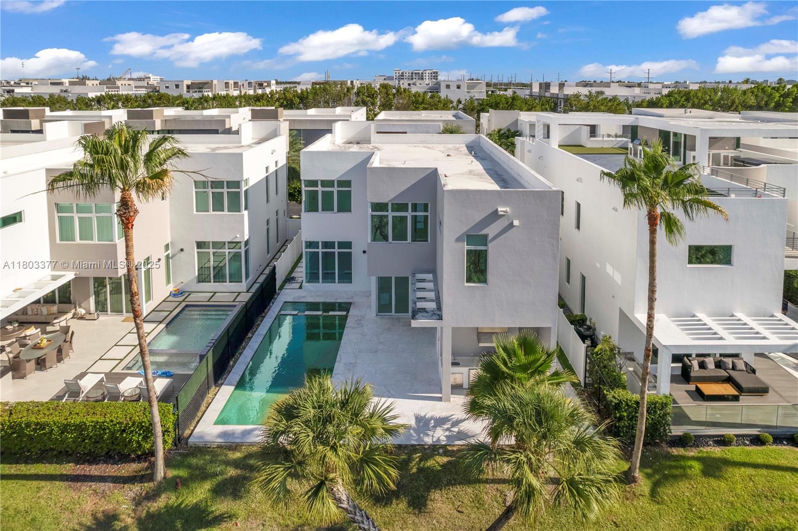 10553 NW 67th Ter