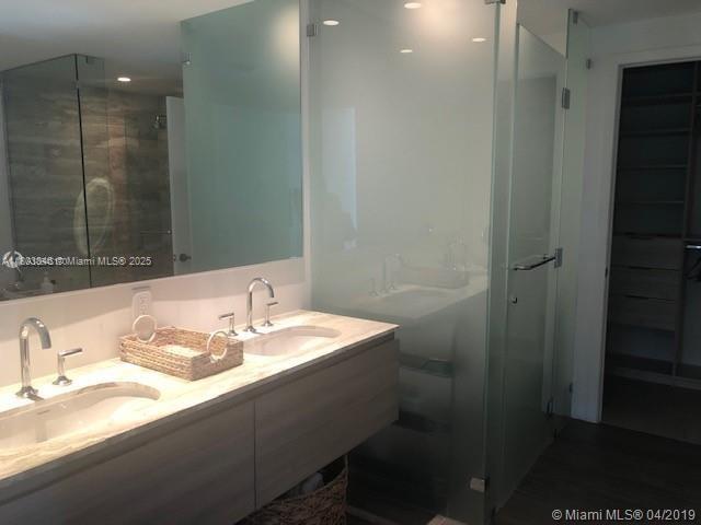 2900 NE 7th Ave # 901