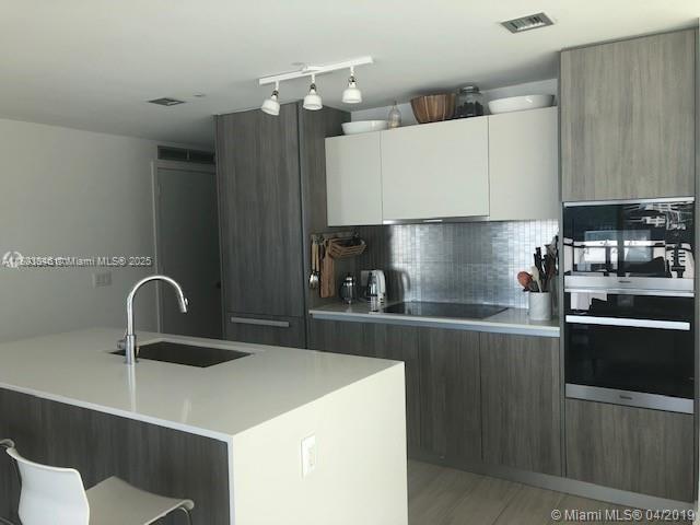 2900 NE 7th Ave # 901