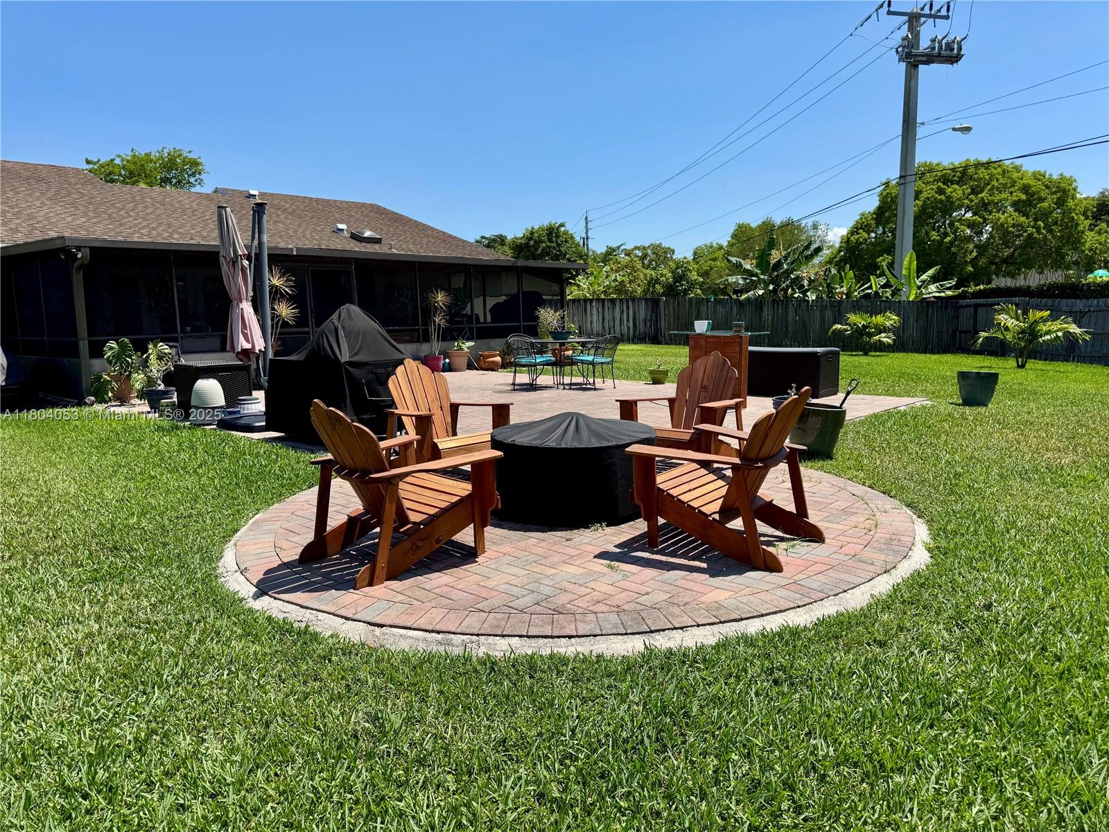 1237 N Fieldlark Ln