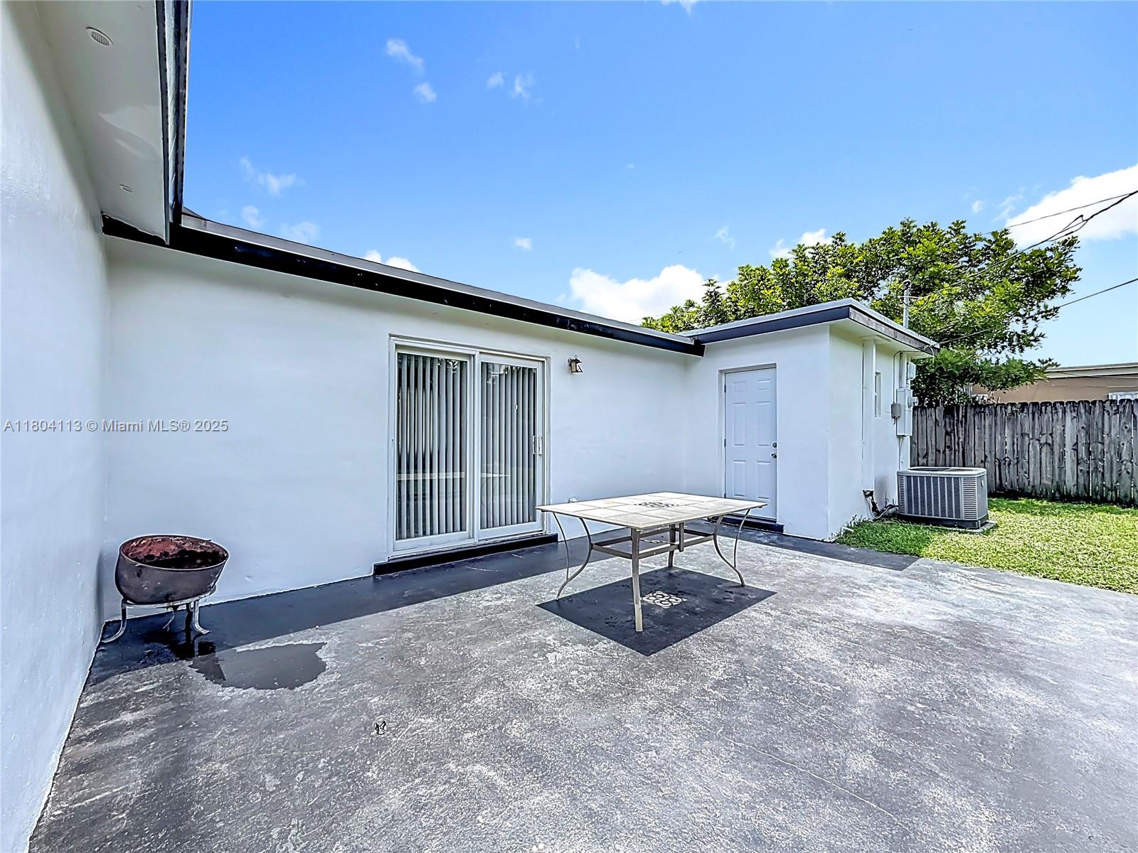 6631 Meade St, Hollywood