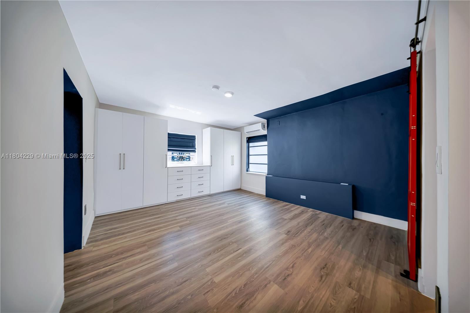 7411 Carlyle Ave
