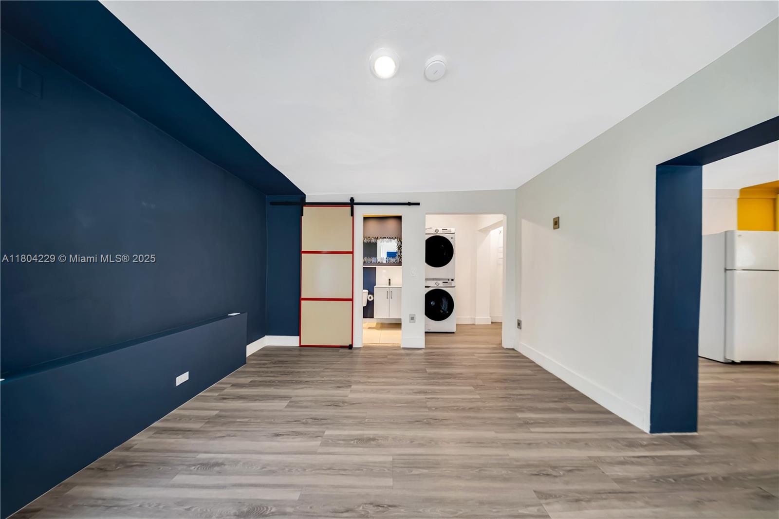 7411 Carlyle Ave