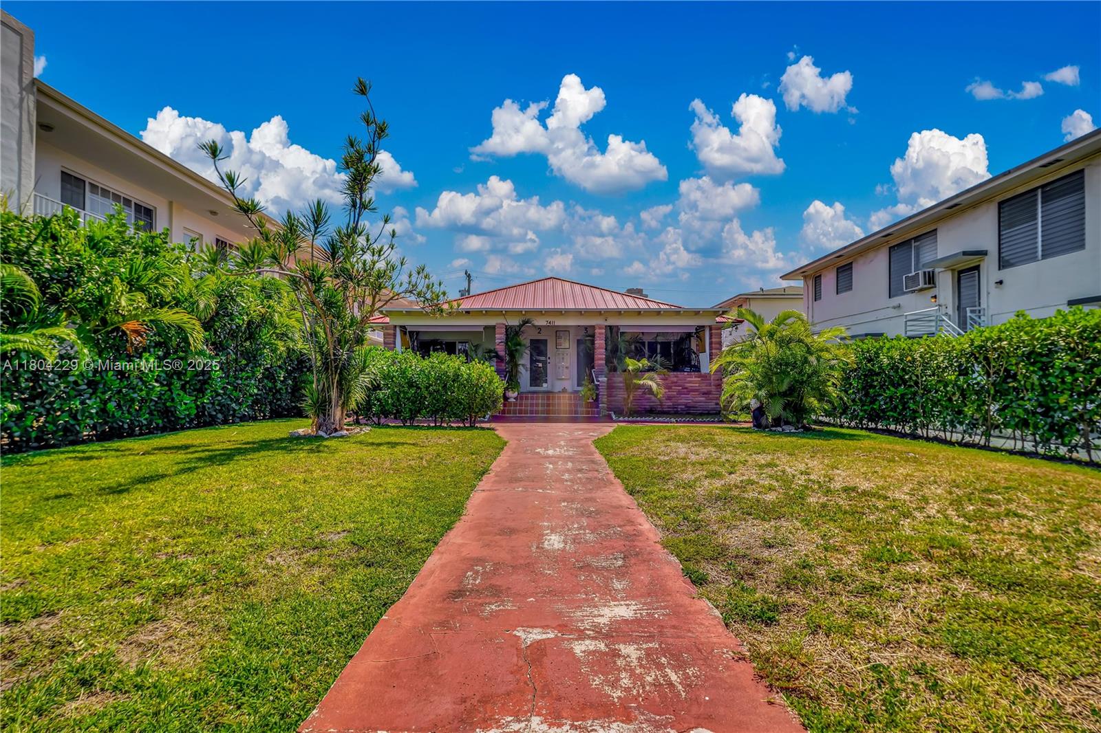 7411 Carlyle Ave