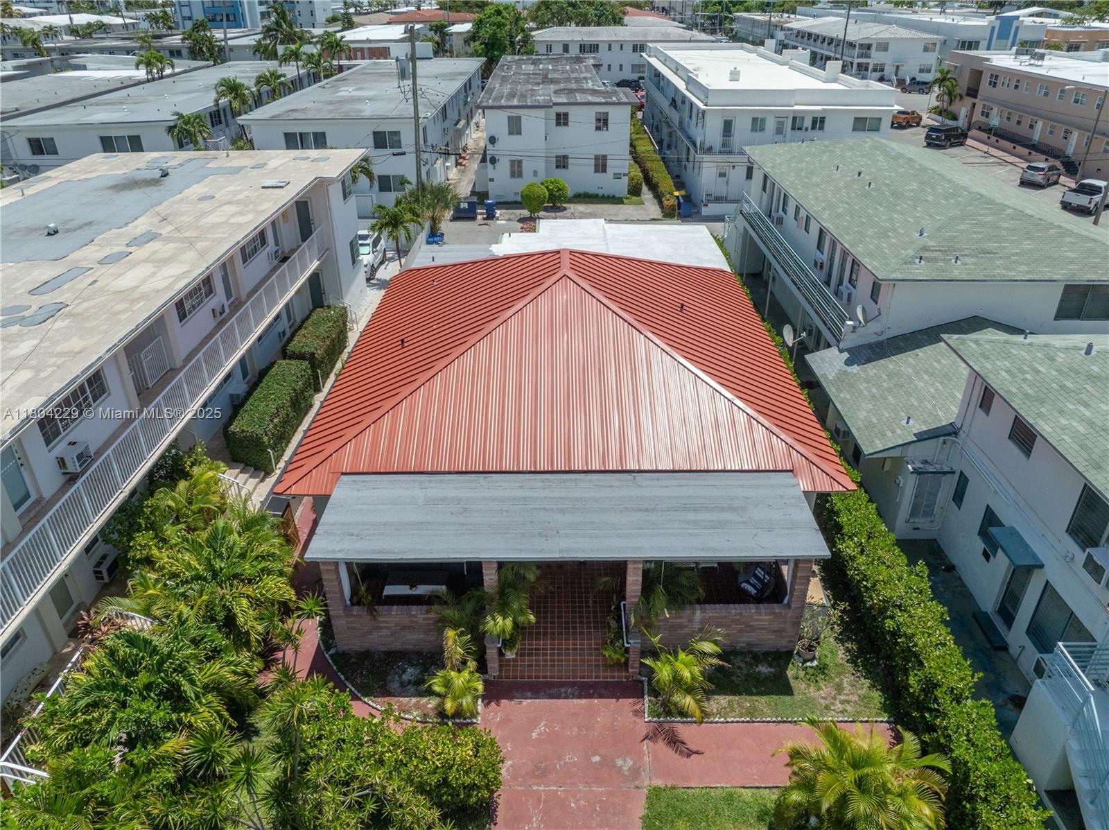 7411 Carlyle Ave