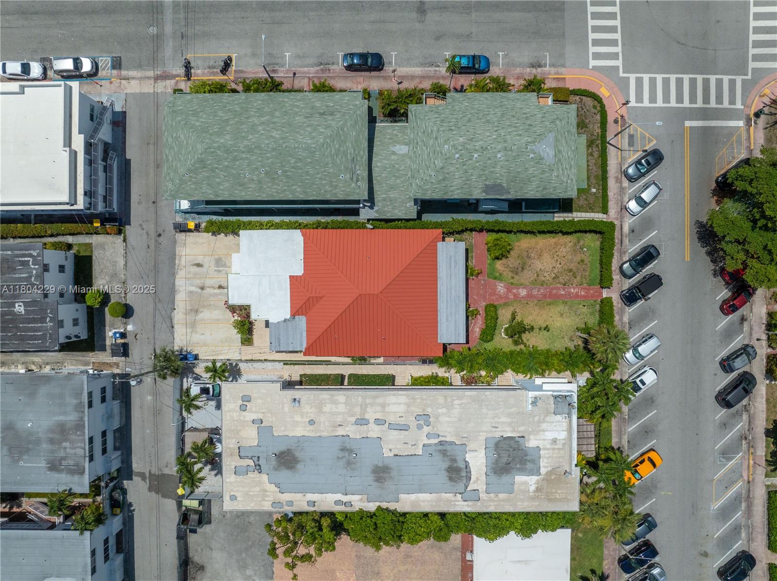 7411 Carlyle Ave