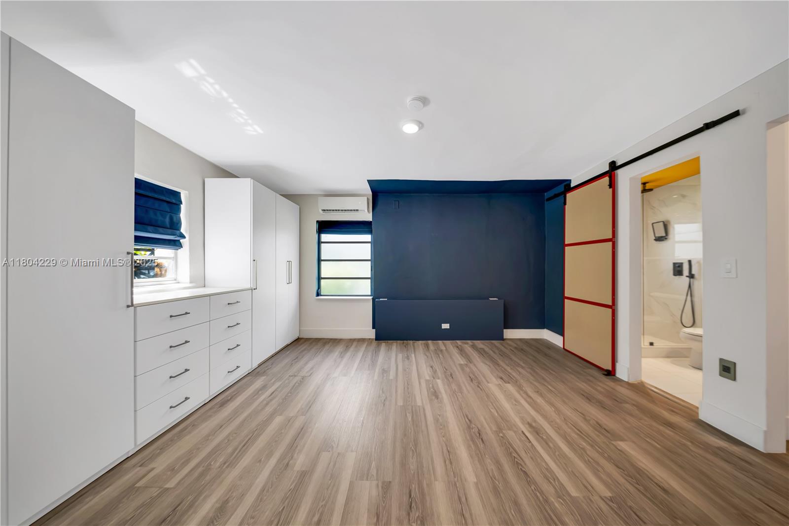 7411 Carlyle Ave
