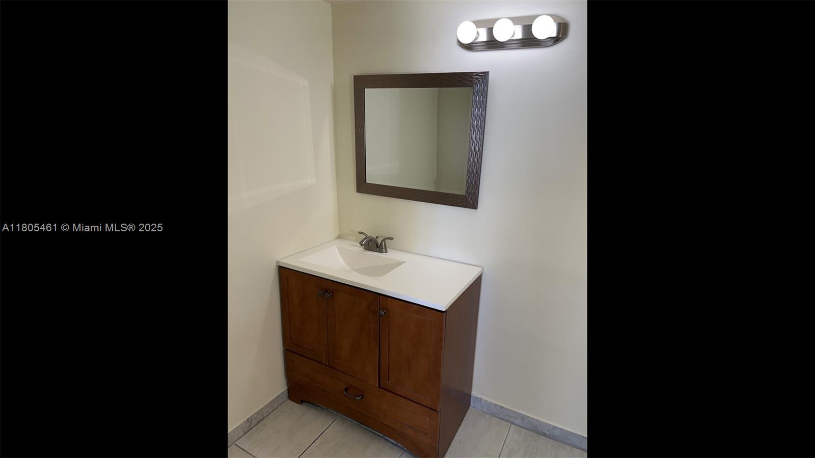 2450 NE 135th St # 805